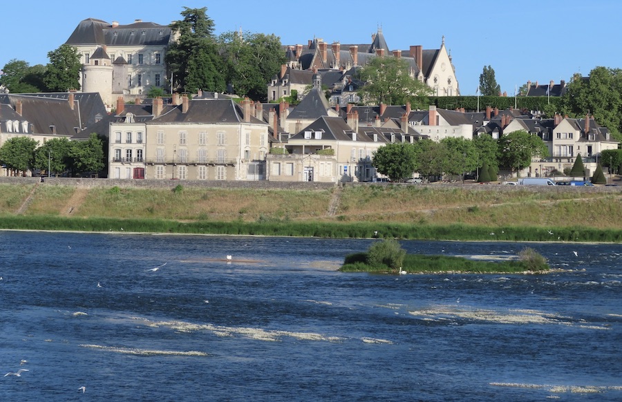 Le château de Blois et la Loire